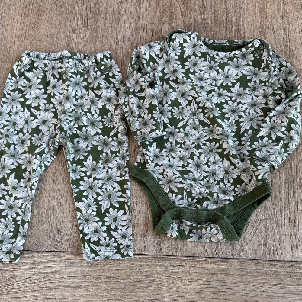 GAP Olive Green and White Daisy Matching Set